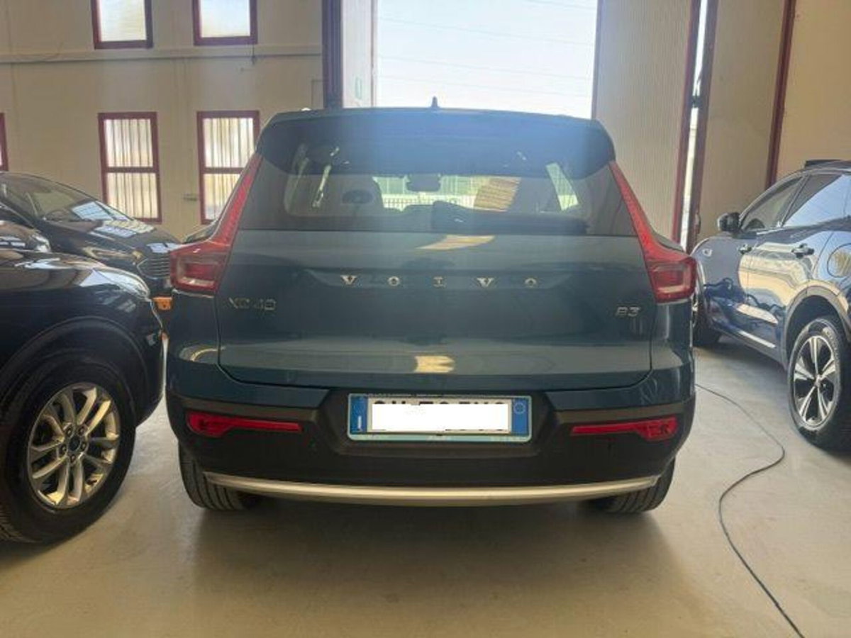 Volvo XC40 B3 automatico Core (8)
