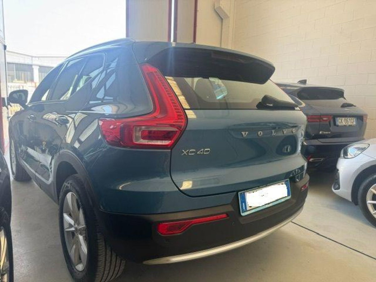 Volvo XC40 B3 automatico Core (9)
