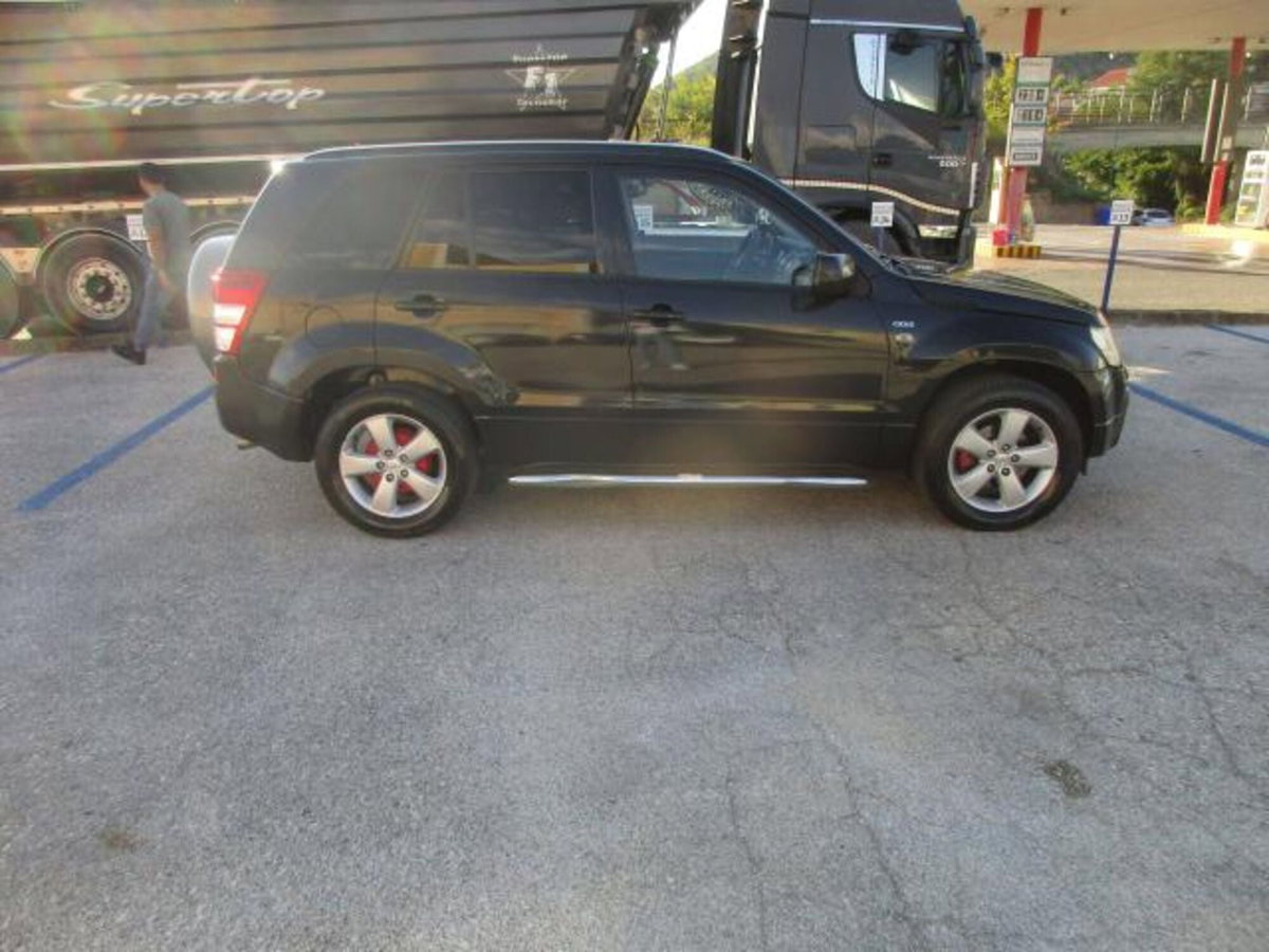 Suzuki Grand Vitara 16V cat 5p Autocarro (2)