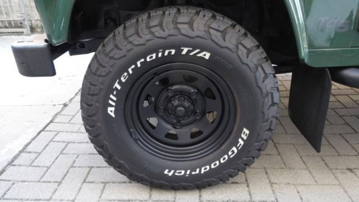 Land Rover Defender 90 2.5 Td5 Station Wagon (13)