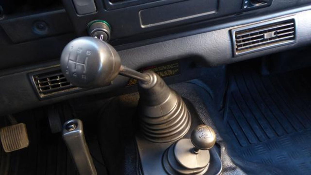 Land Rover Defender 90 2.5 Td5 Station Wagon (19)