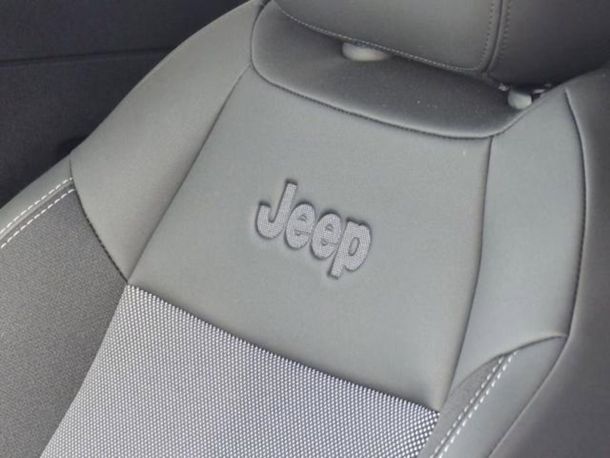 Jeep Avenger 1.2 turbo e-hybrid mhev Summit fwd 110cv edct6 (11)