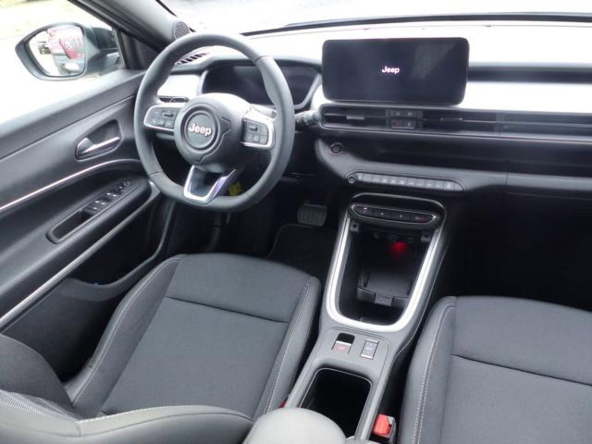 Jeep Avenger 1.2 turbo e-hybrid mhev Summit fwd 110cv edct6 (13)