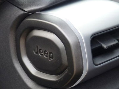 Jeep Avenger 1.2 turbo e-hybrid mhev Summit fwd 110cv edct6 (14)