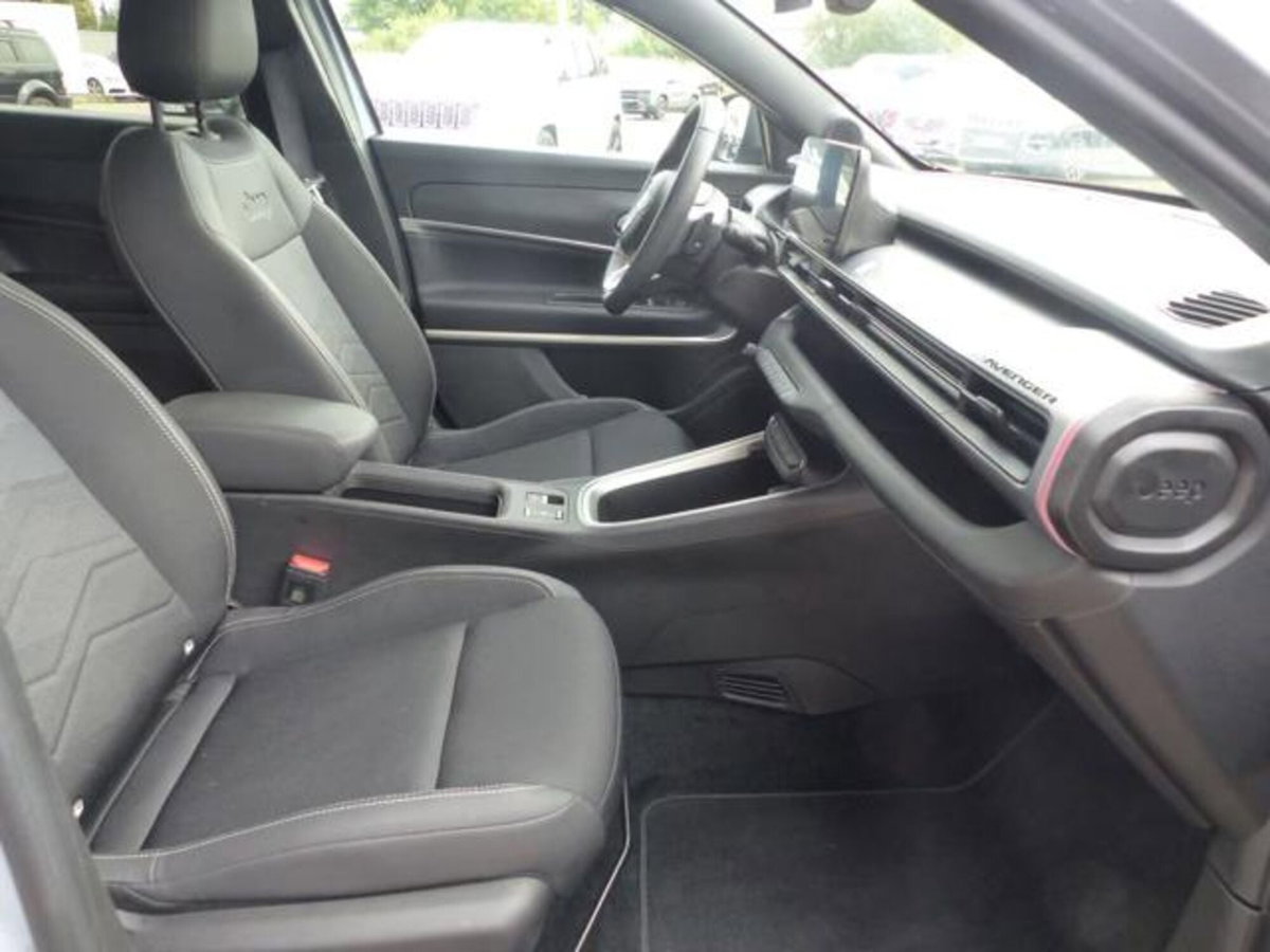 Jeep Avenger 1.2 turbo e-hybrid mhev Summit fwd 110cv edct6 (17)