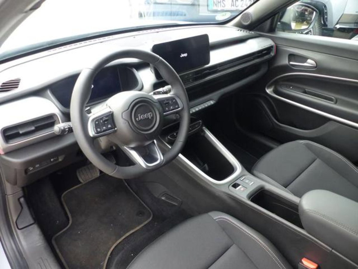 Jeep Avenger 1.2 turbo e-hybrid mhev Summit fwd 110cv edct6 (7)