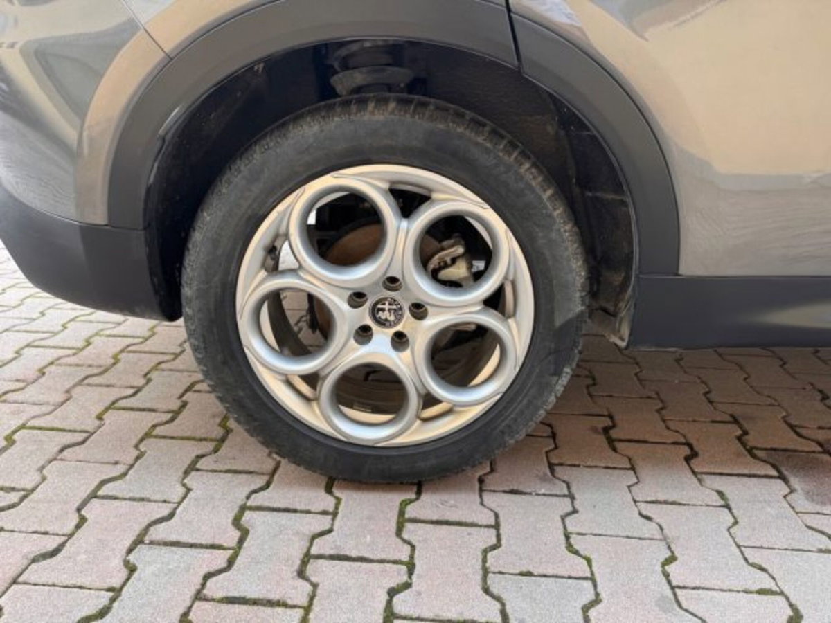 Alfa Romeo Tonale 1.5 hybrid Sprint 130cv tct7 (4)