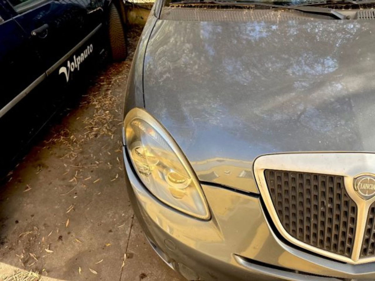 Lancia Ypsilon 1.2 Argento (2)
