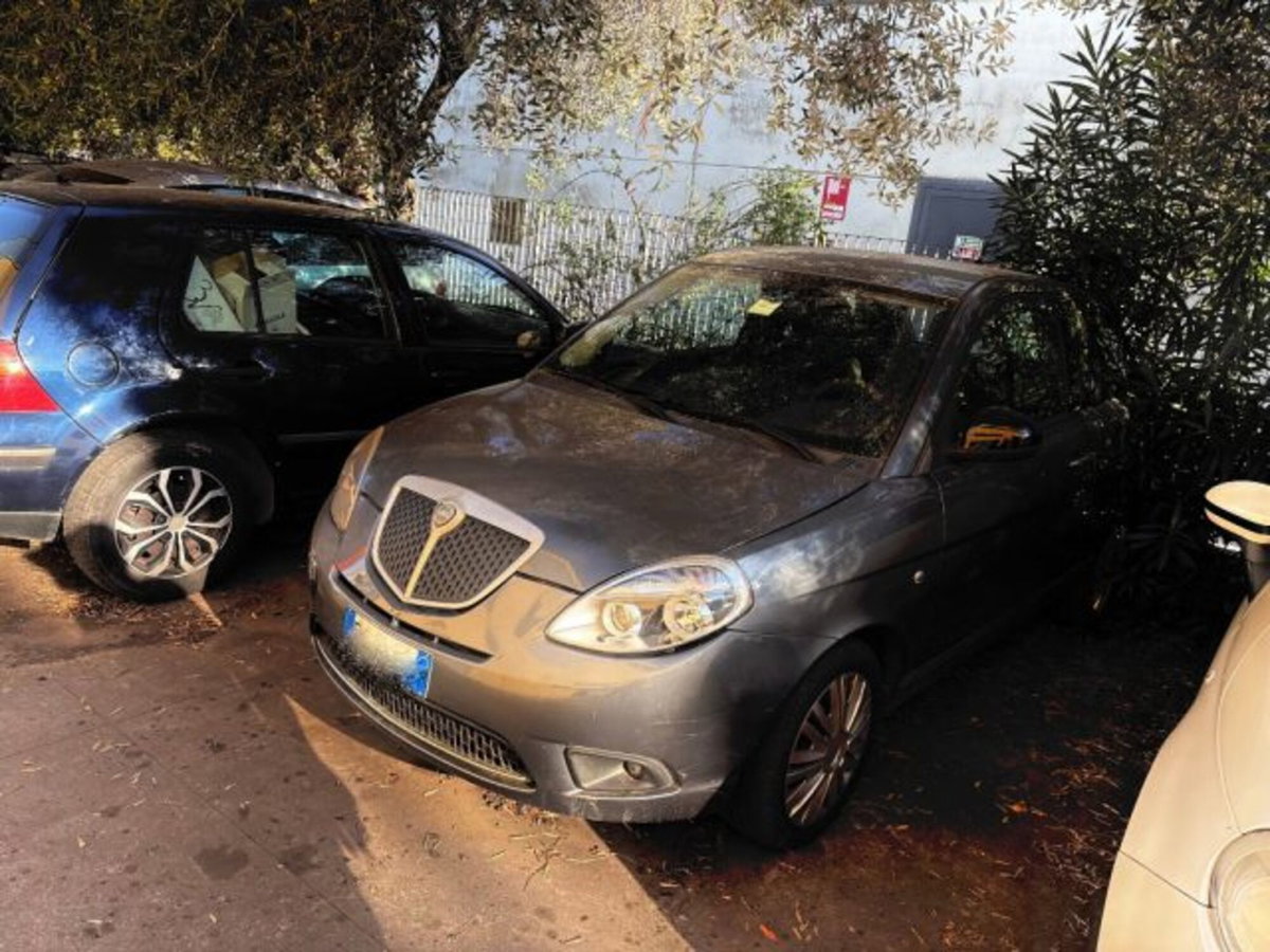 Lancia Ypsilon 1.2 Argento (3)