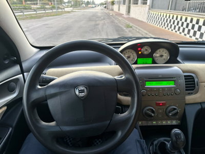 Lancia Ypsilon 1.2 Argento (10)