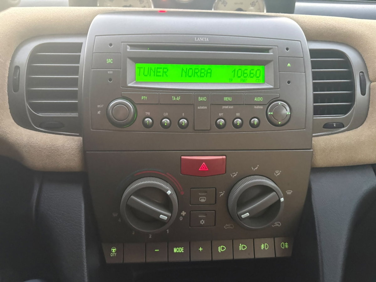 Lancia Ypsilon 1.2 Argento (12)