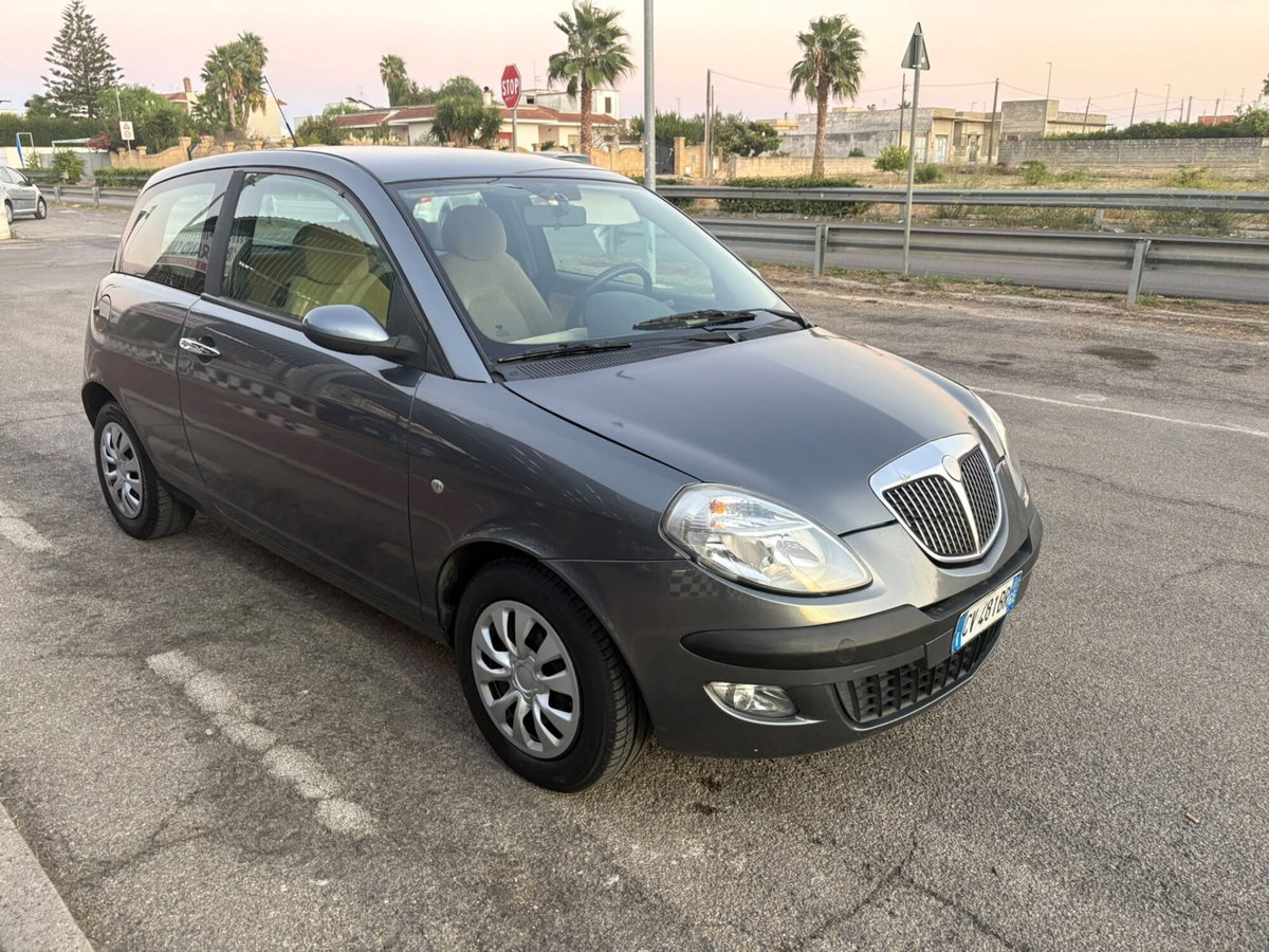 Lancia Ypsilon 1.2 Argento (3)