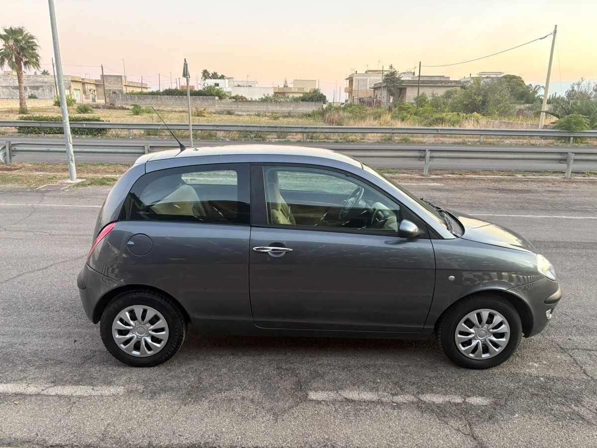 Lancia Ypsilon 1.2 Argento (4)