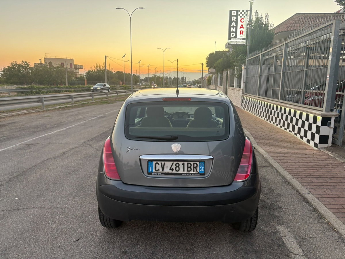 Lancia Ypsilon 1.2 Argento (6)