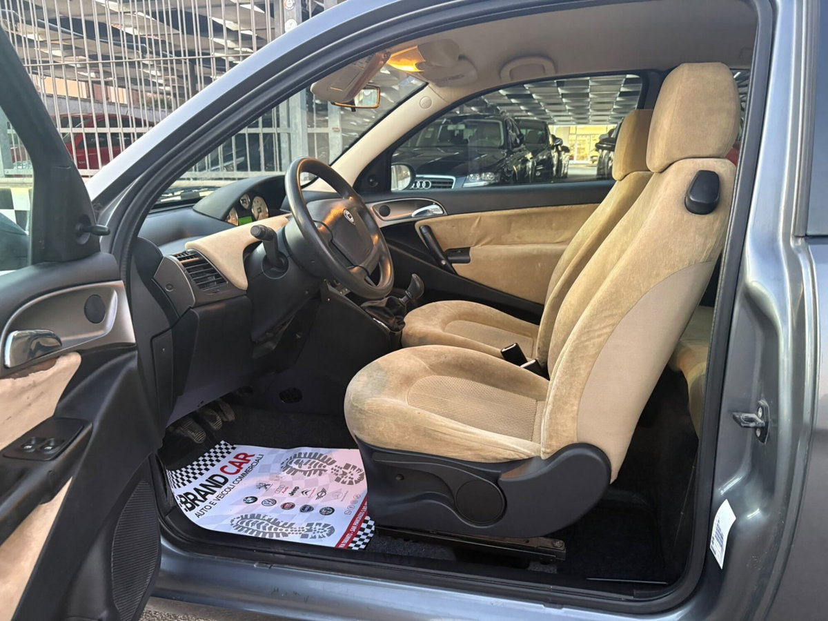 Lancia Ypsilon 1.2 Argento (9)