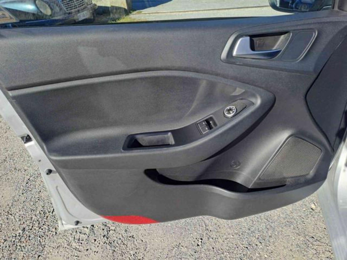 Hyundai i20 1.1 CRDi 12V 5 porte Comfort (12)