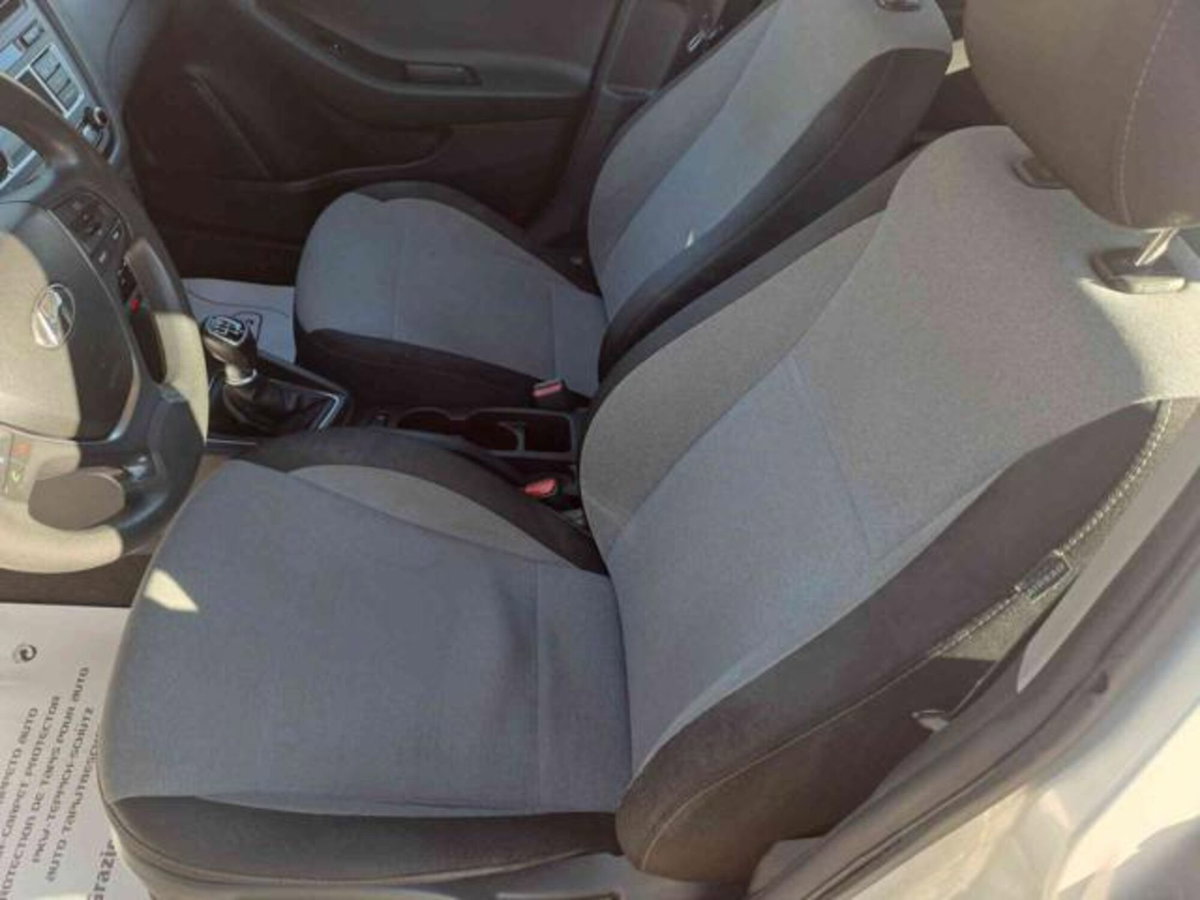 Hyundai i20 1.1 CRDi 12V 5 porte Comfort (14)
