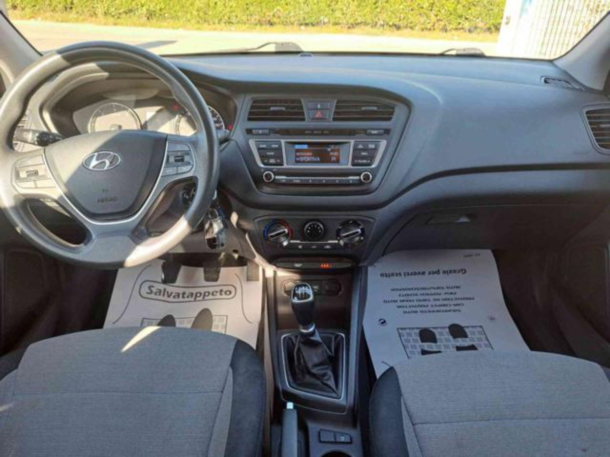 Hyundai i20 1.1 CRDi 12V 5 porte Comfort (16)