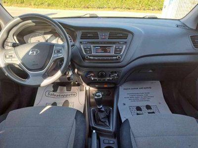 Hyundai i20 1.1 CRDi 12V 5 porte Comfort (16)