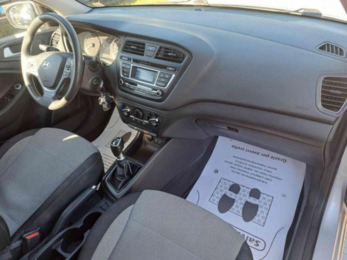 Hyundai i20 1.1 CRDi 12V 5 porte Comfort (19)