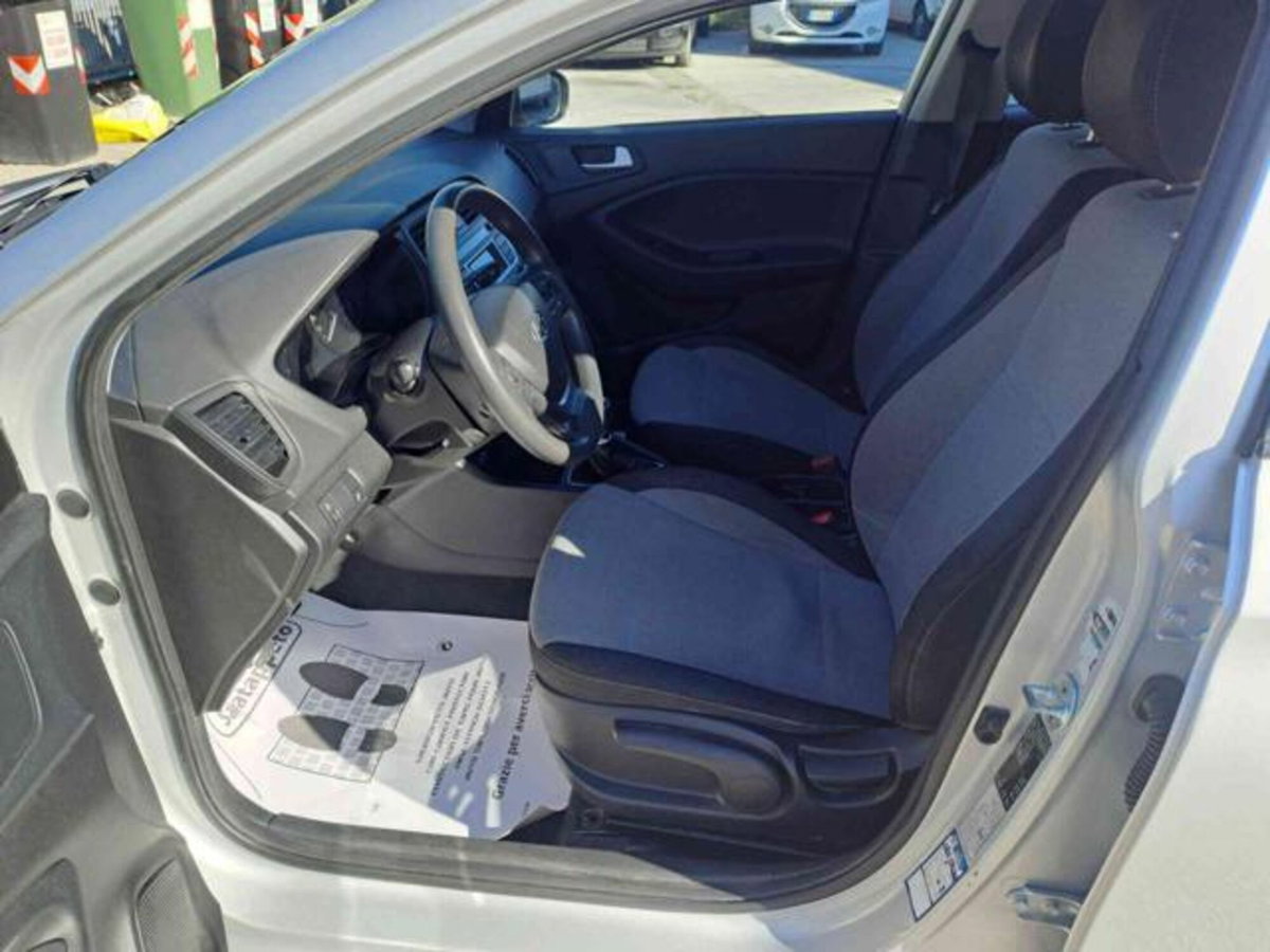 Hyundai i20 1.1 CRDi 12V 5 porte Comfort (2)