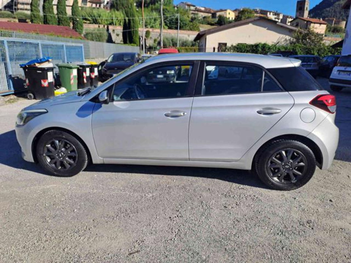 Hyundai i20 1.1 CRDi 12V 5 porte Comfort (7)