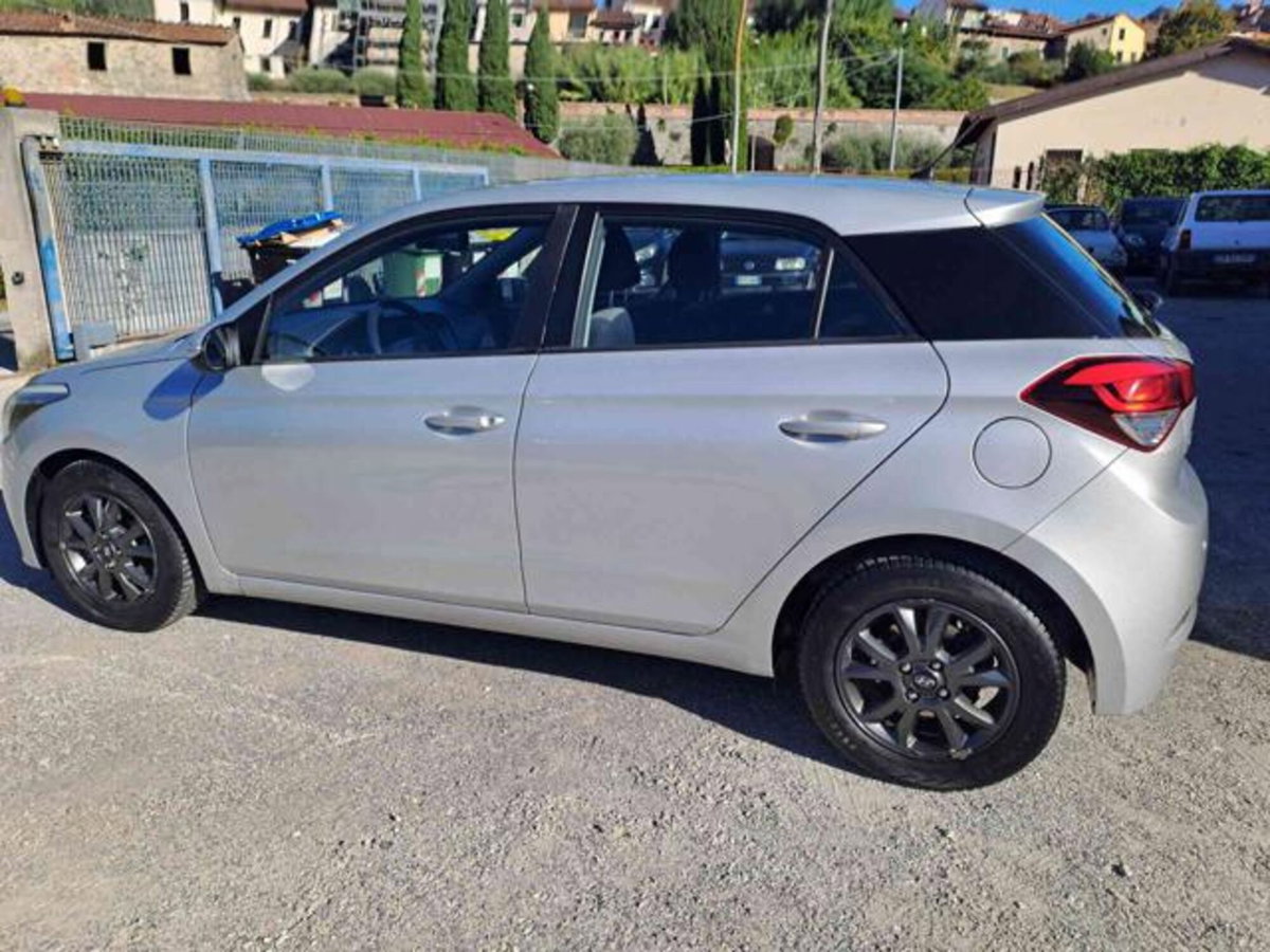 Hyundai i20 1.1 CRDi 12V 5 porte Comfort (8)