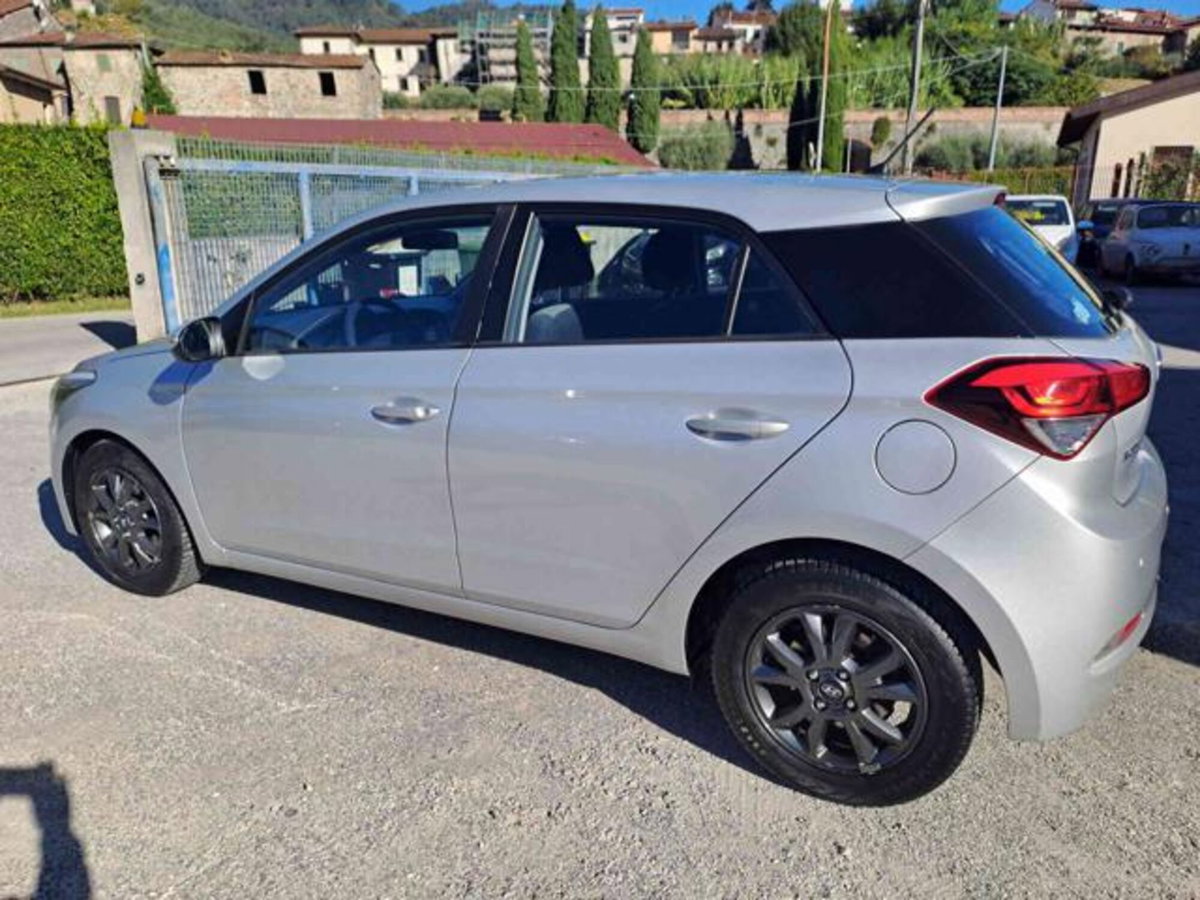 Hyundai i20 1.1 CRDi 12V 5 porte Comfort (9)