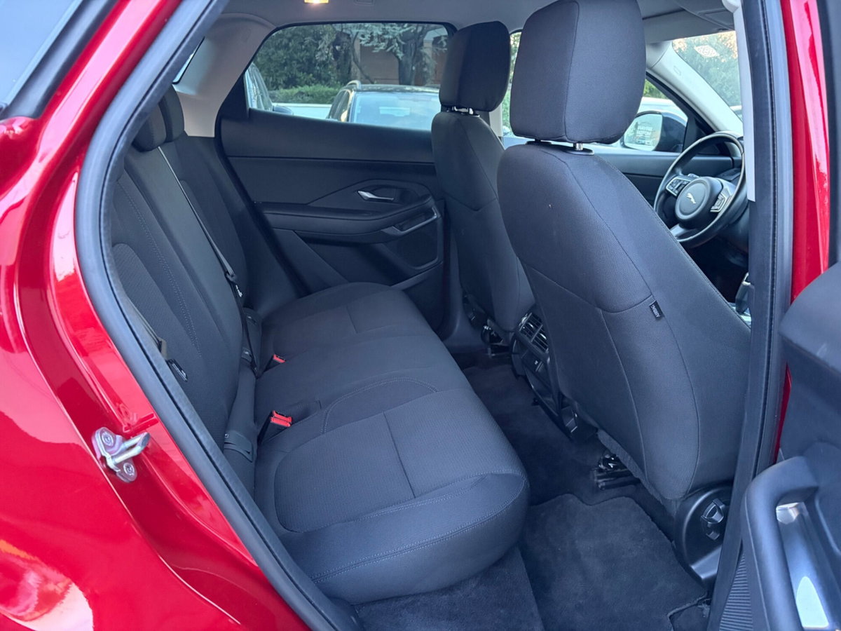 Jaguar E-Pace 2.0D 150 CV AWD (15)