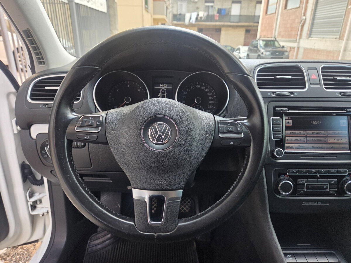 Volkswagen Golf 1.6 TDI DPF 5p. Highline (11)