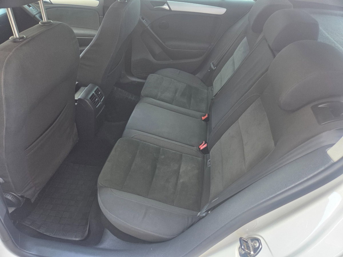 Volkswagen Golf 1.6 TDI DPF 5p. Highline (13)