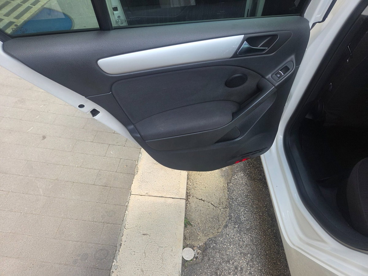 Volkswagen Golf 1.6 TDI DPF 5p. Highline (14)