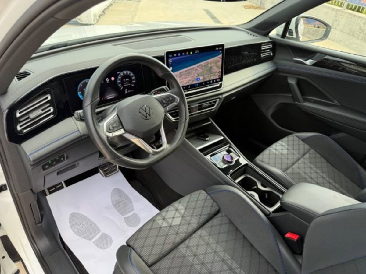 Volkswagen Tiguan 2.0 tdi R-Line 150cv dsg (16)