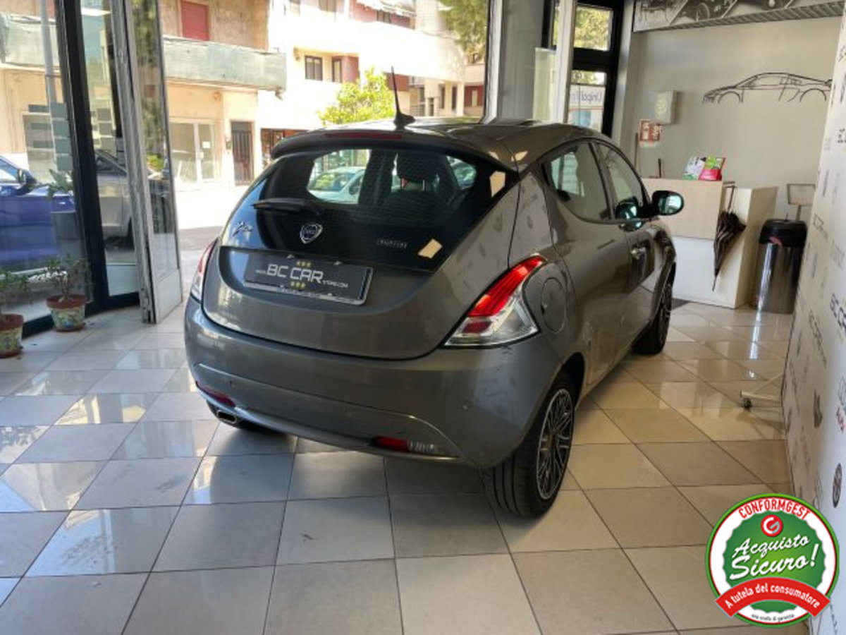Lancia Ypsilon 1.0 FireFly 5 porte S&S Hybrid Gold Plus (4)