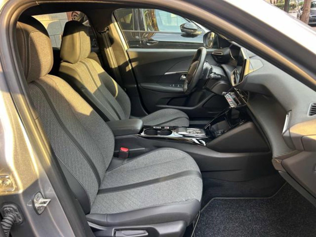 Peugeot 2008 BlueHDi 130 S&S EAT8 Allure Pack (11)