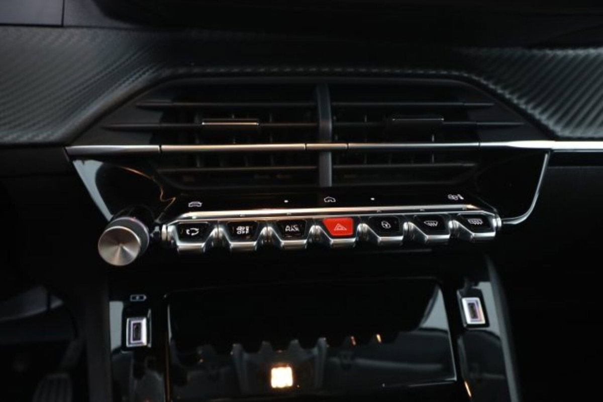 Peugeot 208 PureTech 100 Stop&Start 5 porte Allure (12)