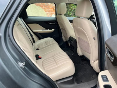 Jaguar F-Pace 3.0 D V6 300 CV AWD aut. Portfolio (8)