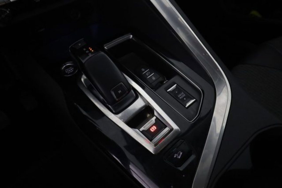 Peugeot 3008 PureTech Turbo 130 S&S EAT8 Allure (14)