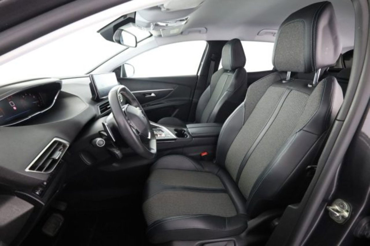 Peugeot 3008 PureTech Turbo 130 S&S EAT8 Allure (2)