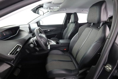 Peugeot 3008 PureTech Turbo 130 S&S EAT8 Allure (2)