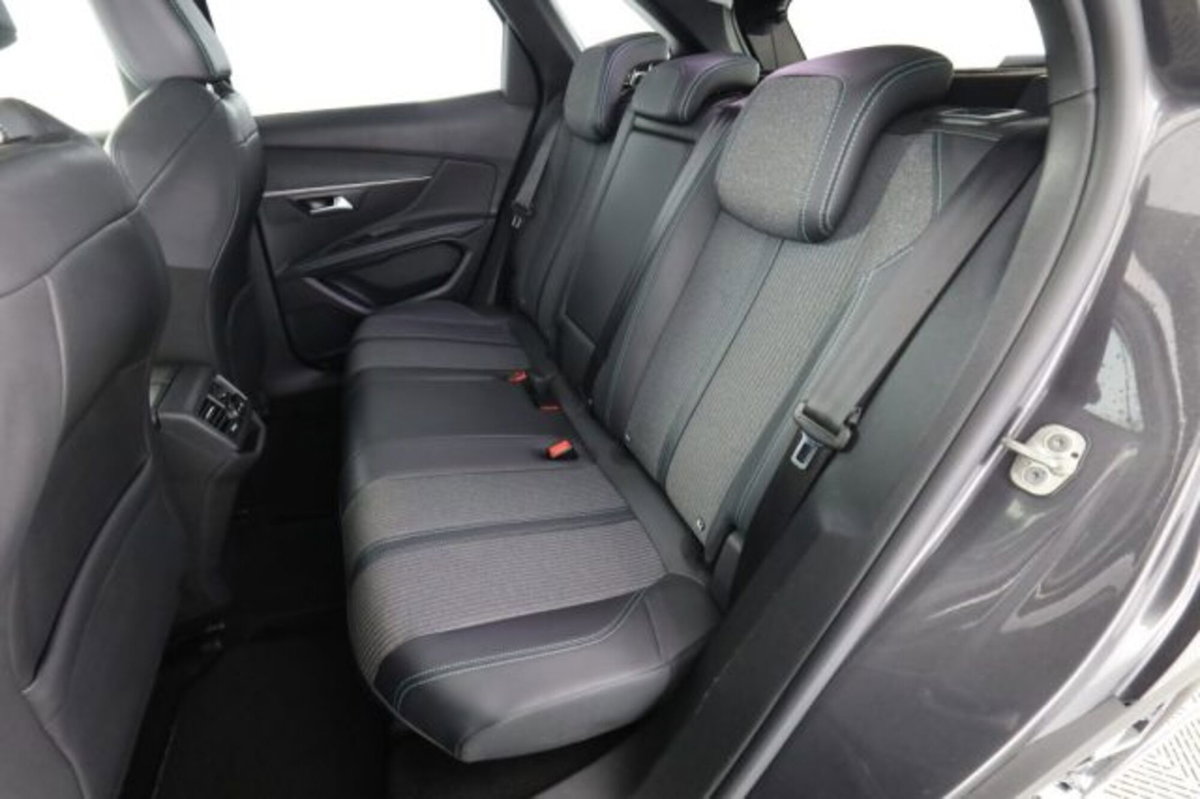 Peugeot 3008 PureTech Turbo 130 S&S EAT8 Allure (3)