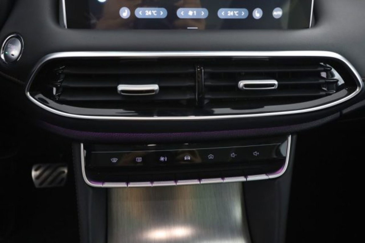 Mg EHS Plug-in Hybrid Exclusive (13)