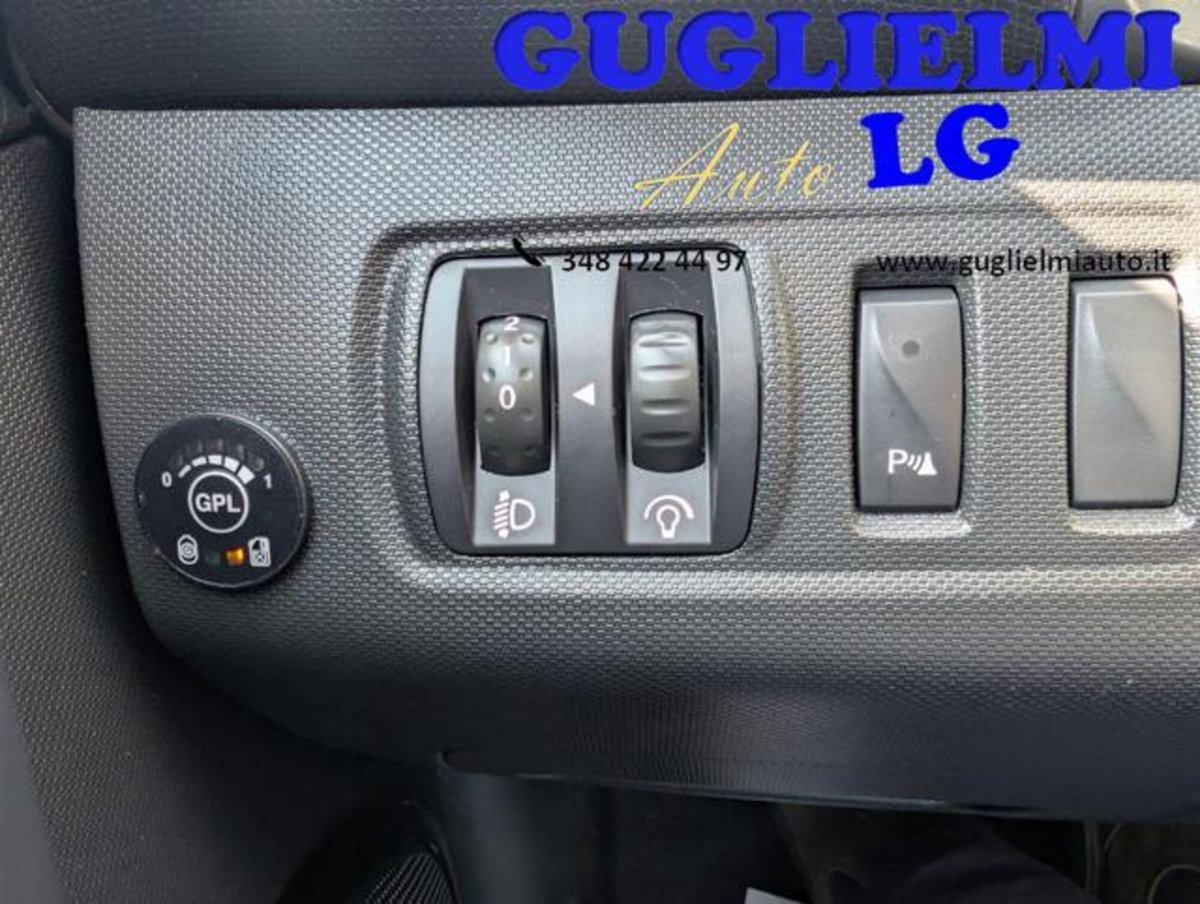 Renault Clio 1.2 75CV GPL 5 porte Costume National (20)