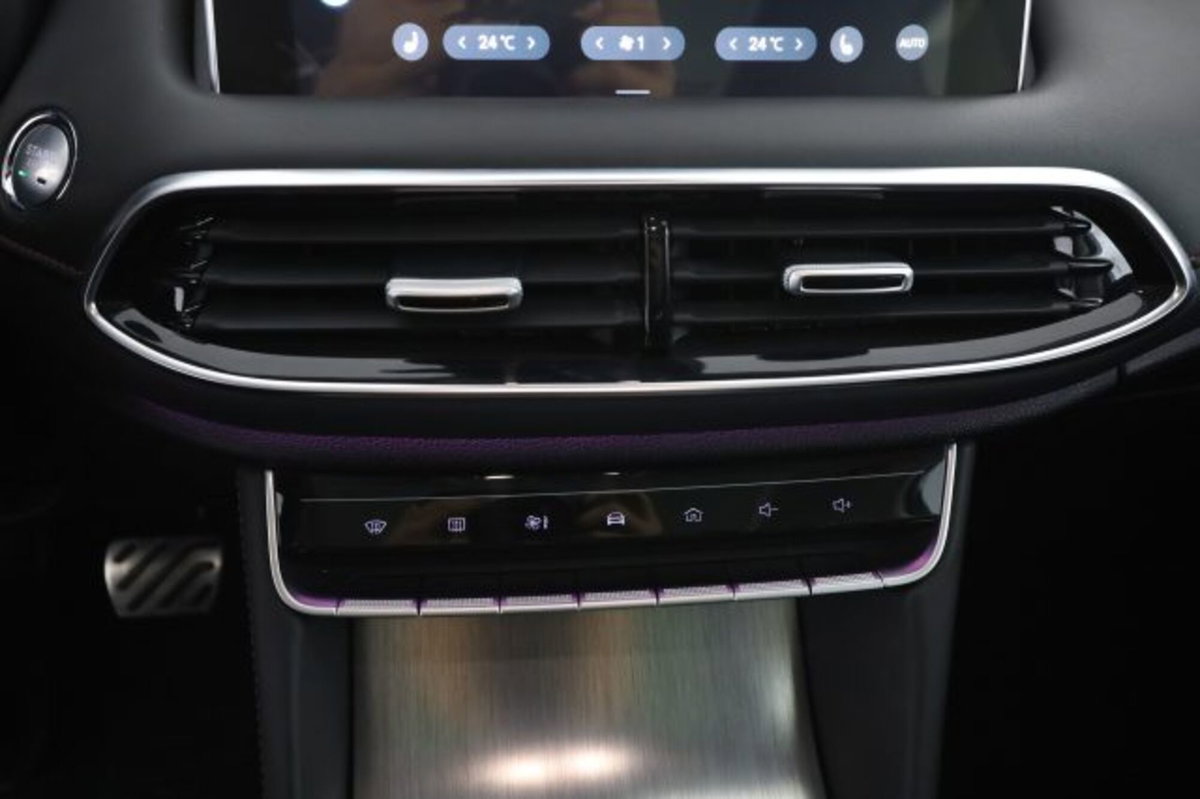 Mg EHS Plug-in Hybrid Exclusive (13)