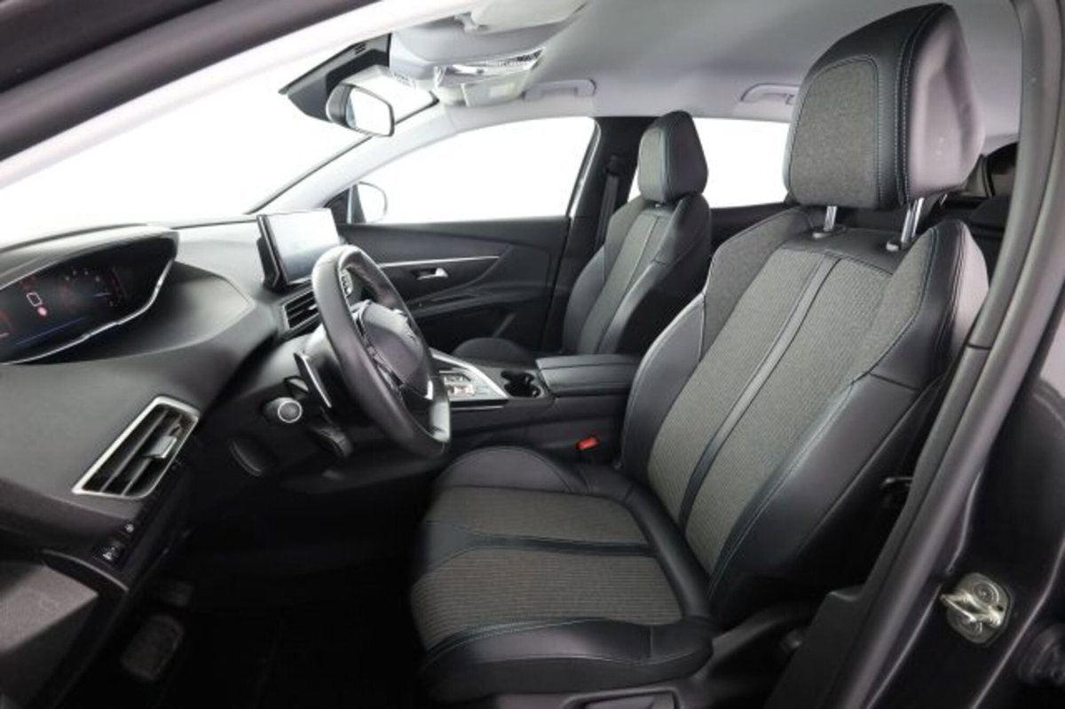 Peugeot 3008 PureTech Turbo 130 S&S EAT8 Allure (2)
