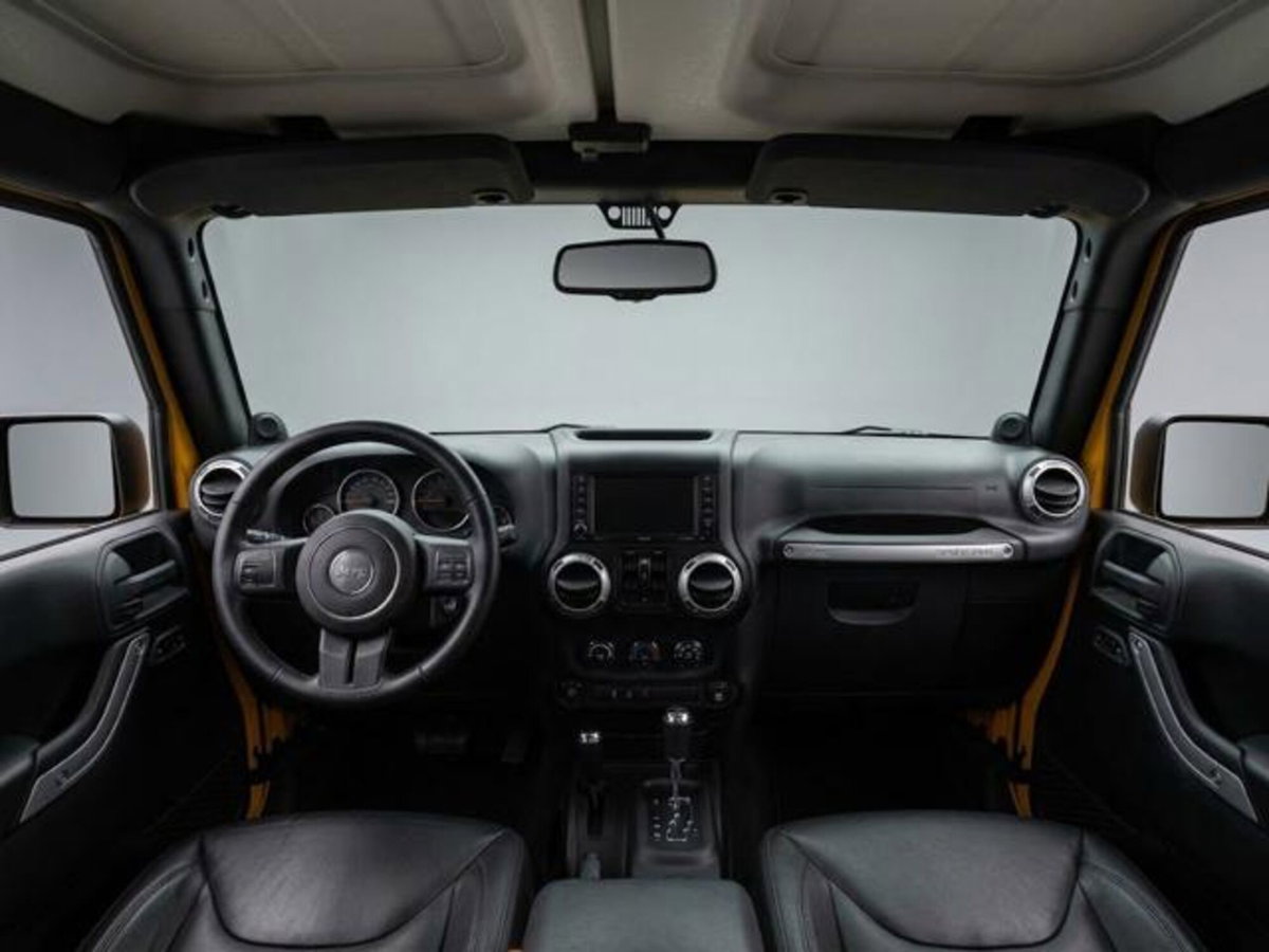 Jeep Wrangler 2.8 CRD DPF Sahara Auto (3)