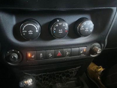 Jeep Wrangler 2.8 CRD DPF Sahara Auto (4)