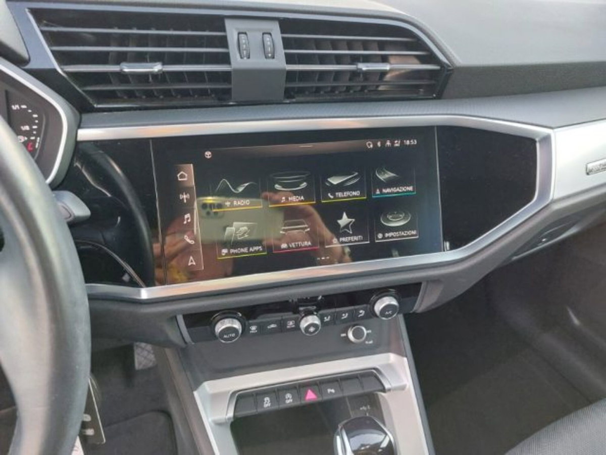 Audi Q3 35 TDI quattro S tronic Business (18)