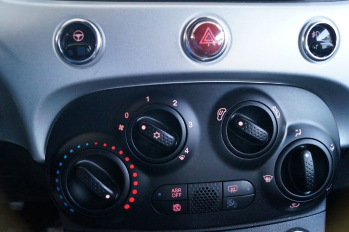 Fiat 500 Cabrio 1.0 Hybrid Connect (12)