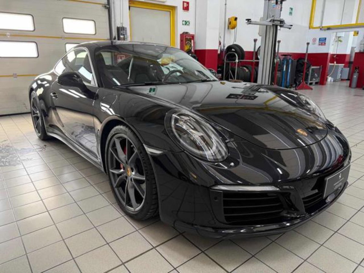 Porsche 911 Coupé 3.0 Carrera 4S (2)